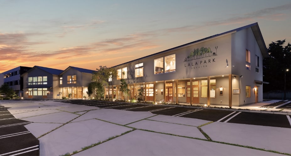 ララパーク スエヒロ 夜外観