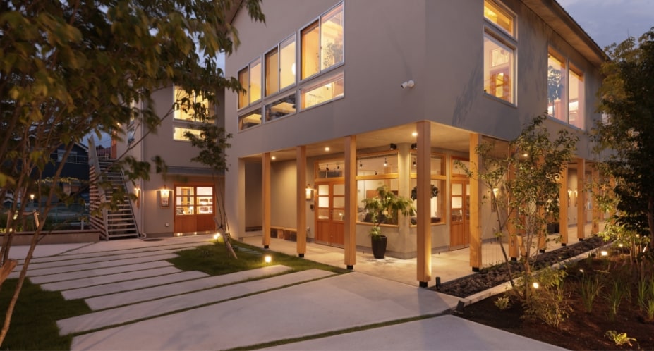 ララパーク スエヒロ 夜外観